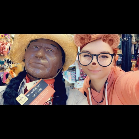 Meet your Posher, Gabrielle - Picture 1 of 1